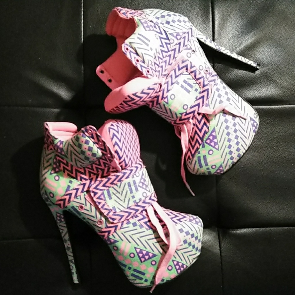 Boots - Picture 2 of 5
